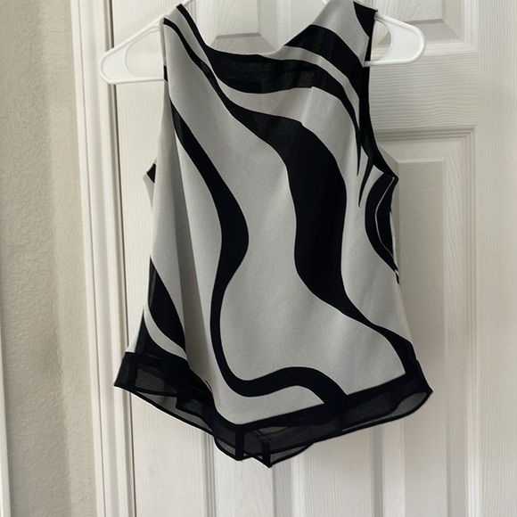 Light weight lined top - Picture 4 of 8